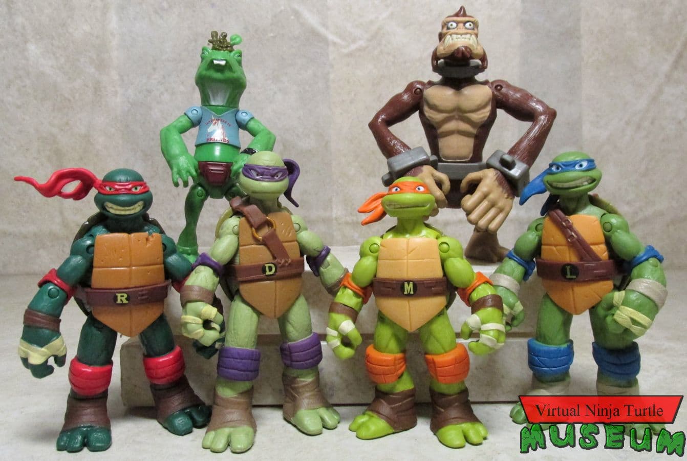FUR70690 TMNT HANGING STRIP J13/14