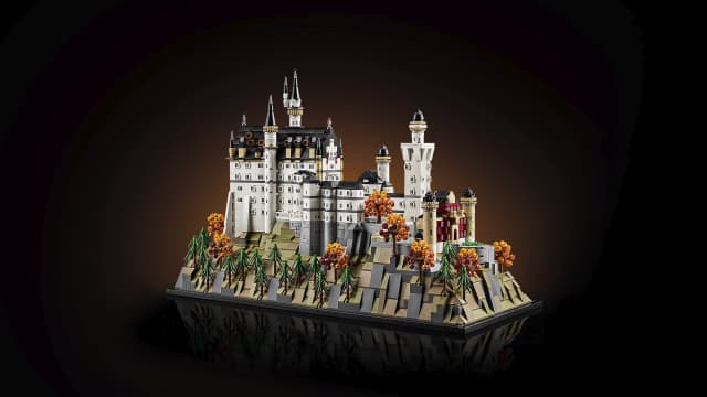 21063 Neuschwanstein Castle V29