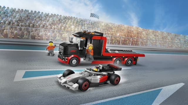 60493 F1® Display Truck with Audi F1® Race Car