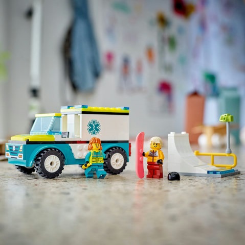 60403 Emergency Ambulance and Snow.. F4 2