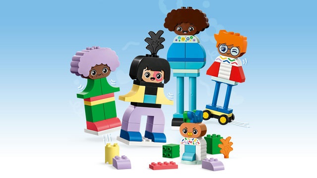 10423 Buildable People with Big Em.. F8 4