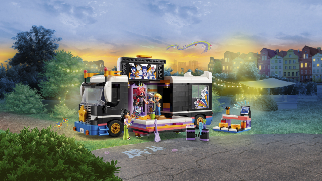 42619 Pop Star Music Tour Bus 1