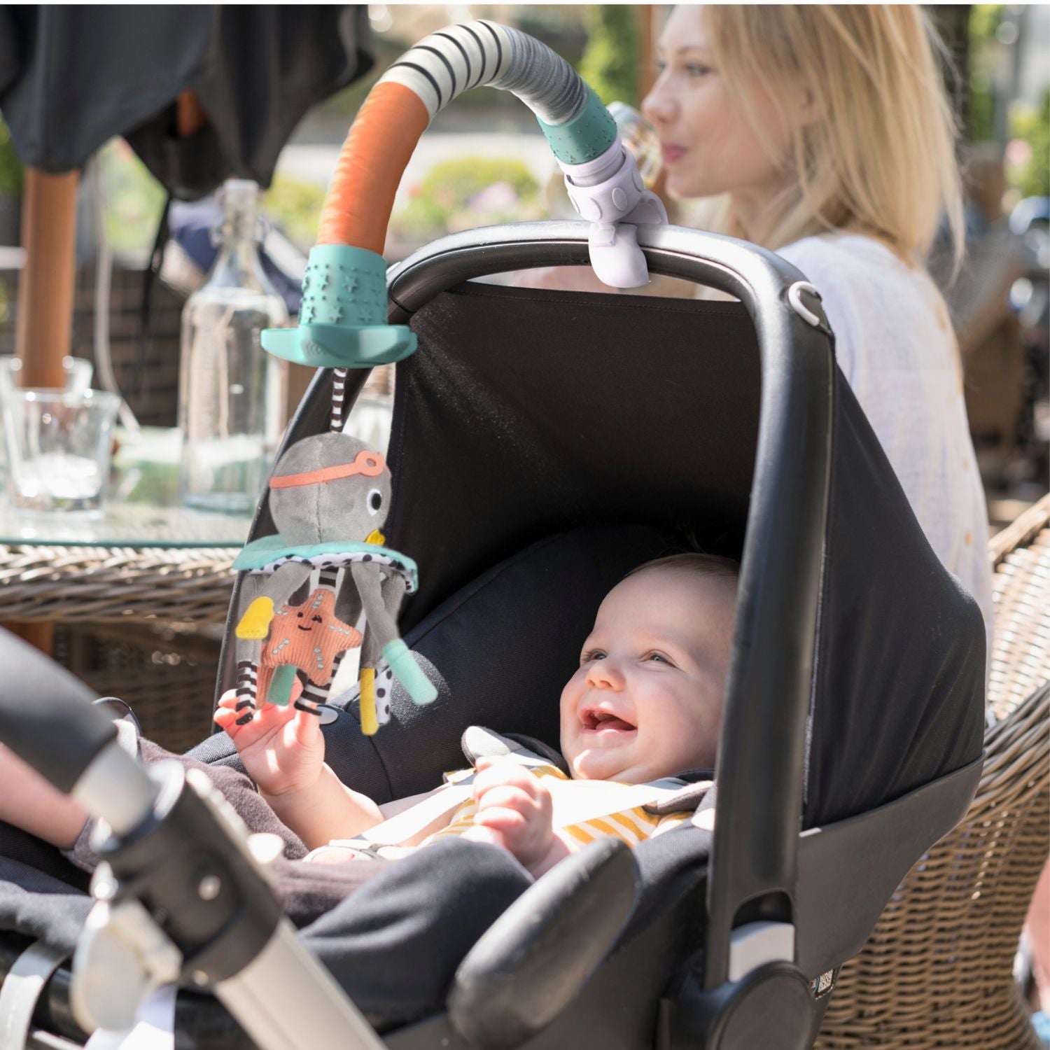 4376 INFANTINO Dangling Bugs Stroller Clip 2