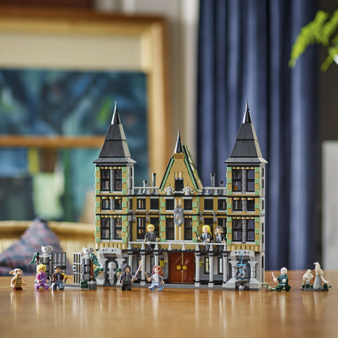 76453 Malfoy Manor V29 2