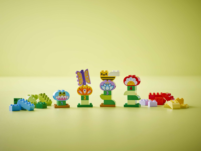 10444 Creative Garden & Flowers V29 4