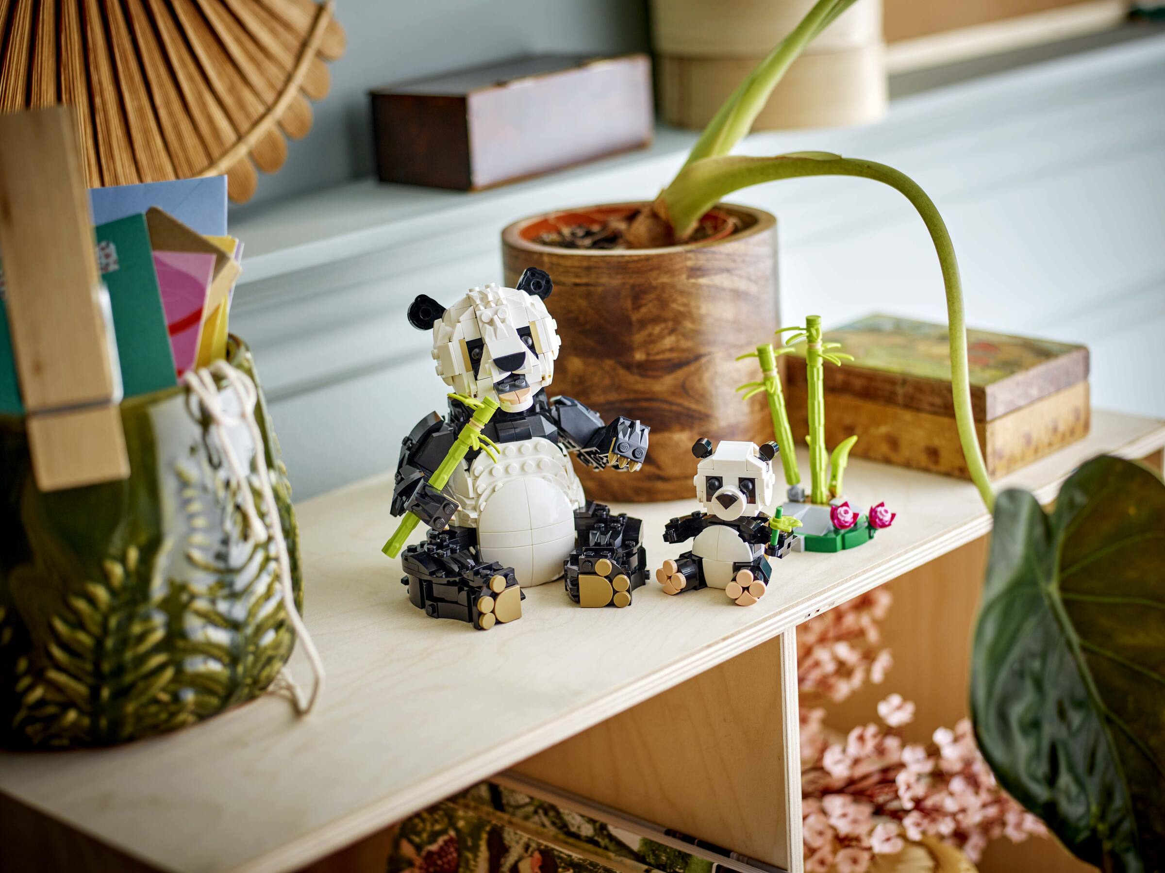 31165 Wild Animals: Panda Family V29 3