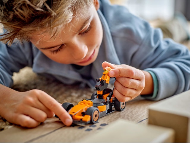 60442 F1® Driver with McLaren Race.. V29 4