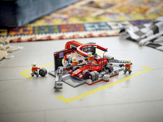 60443 F1® Pit Stop & Pit Crew with.. V29 3