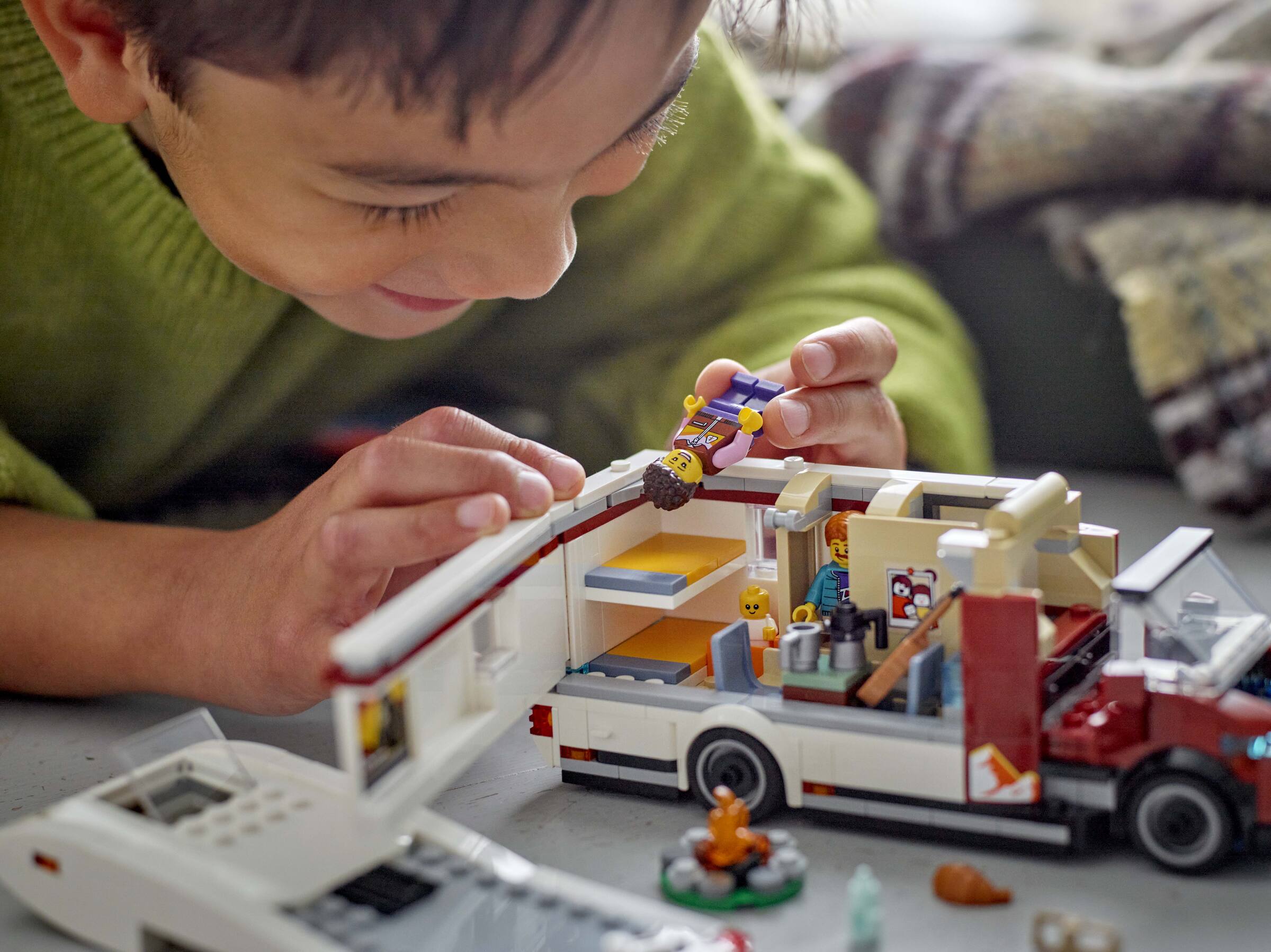 60454 Holiday Adventure Camper Van V29 4