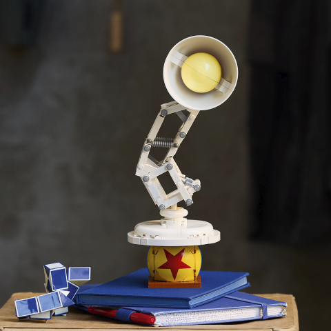 21357 Disney Pixar Luxo Jr. V29 4