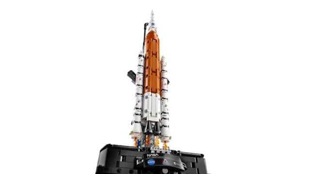 42221 NASA Artemis Space Launch System Rocket 1