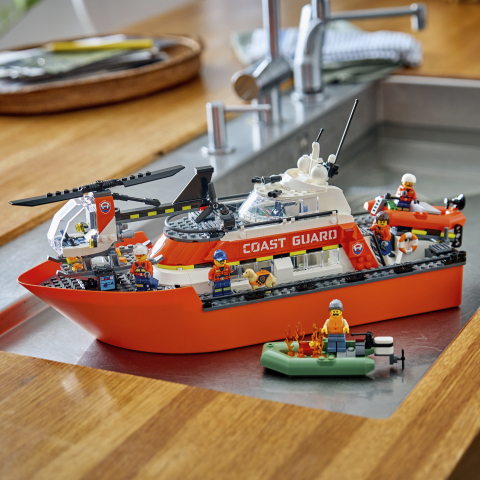 60504 Coast Guard Rescue Boat & He.. V29 3