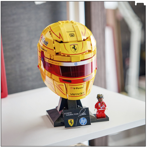 43022 Scuderia Ferrari HP Lewis Ha.. V29 3
