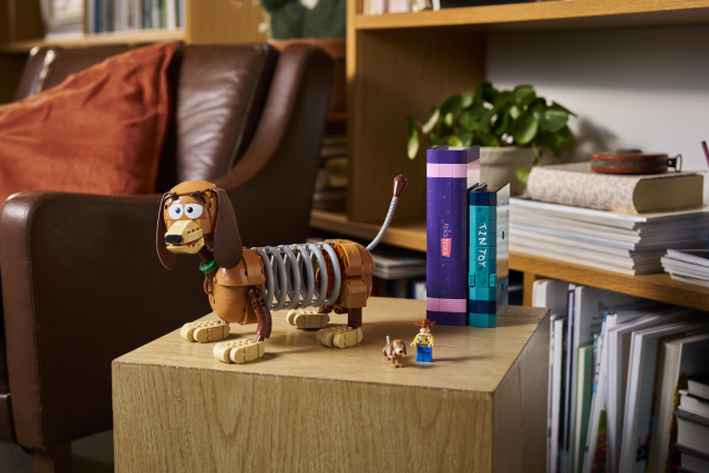 43301 Toy Story Slinky Dog Bookends V29 4